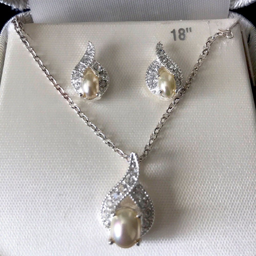 18” Silver Necklace and Earrings with Pearls